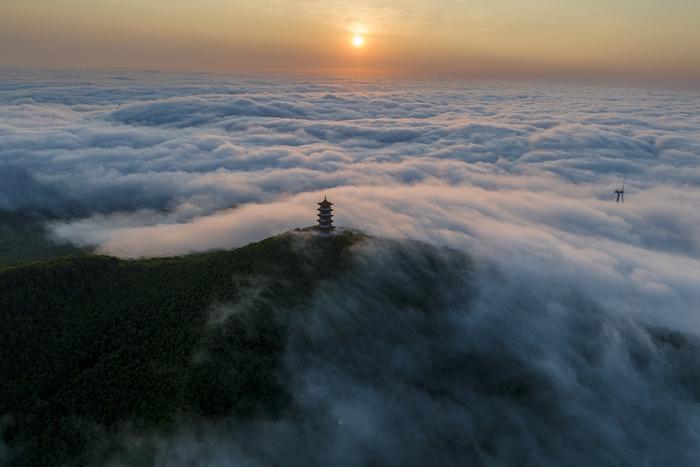 蜂蜜山云霧翻涌