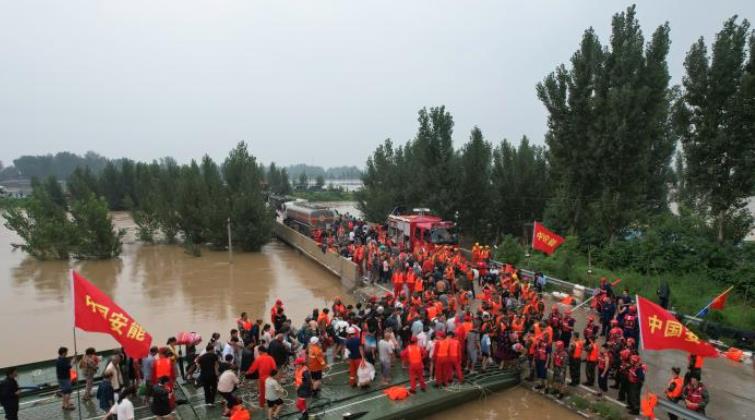 “逆行”重器中流擊水，創(chuàng)造救援速度奇跡<p>以精銳之“能”，護(hù)百姓之“安”，每一次極速救援，都是一場(chǎng)全力以赴，是承諾更是本色。<p>